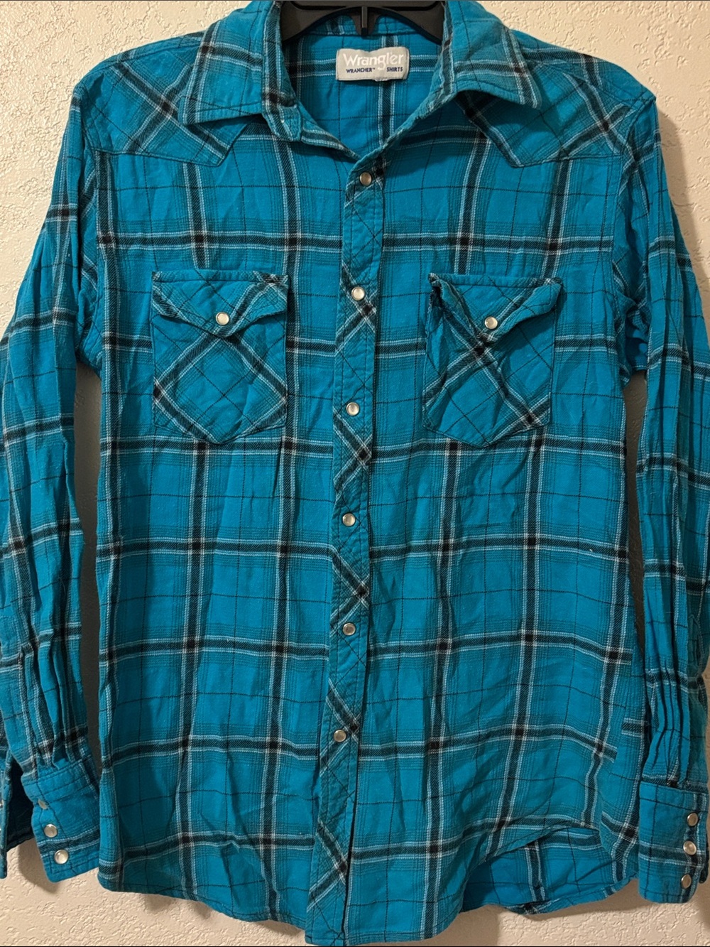 Wrangler women’s blue Plaid pearl snap Shirt